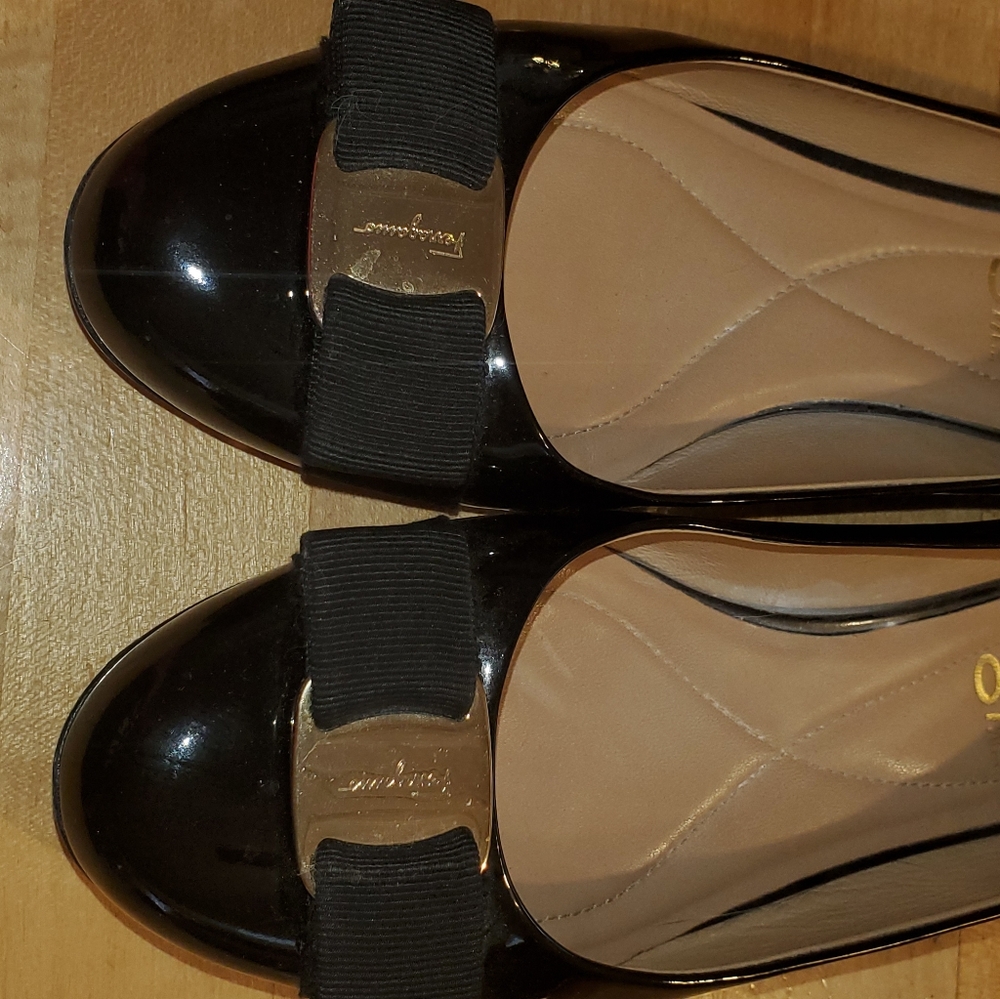 Salvatore ferragamo flats size 7B worn once leather black - Picture 3 of 9